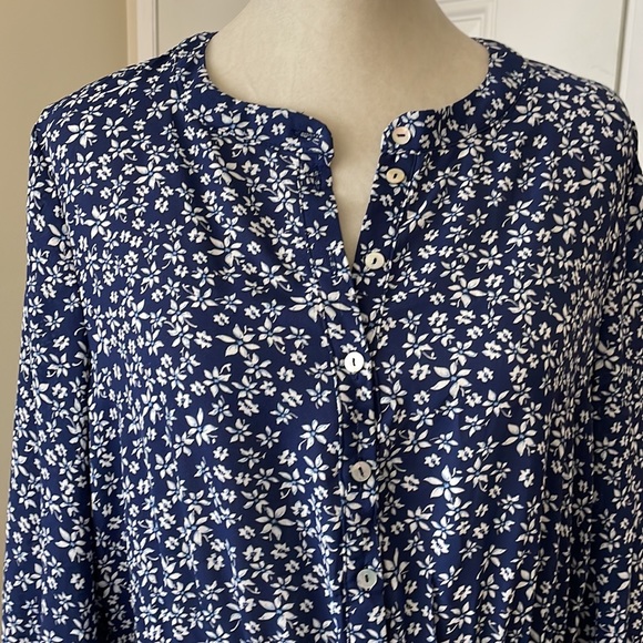 Bobeau Floral Long Sleeve Midi Dress. - Picture 2 of 12